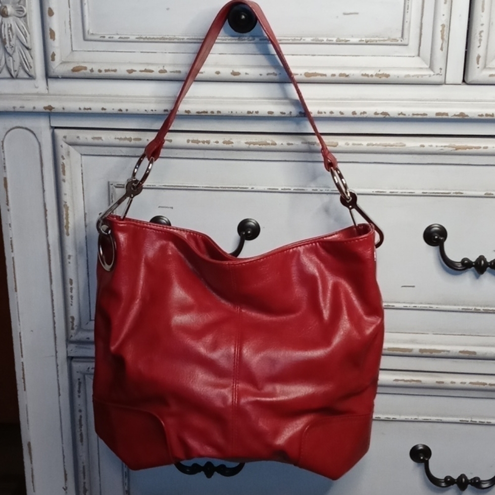 NWOT Bueno Red vinal and nylon purse bag